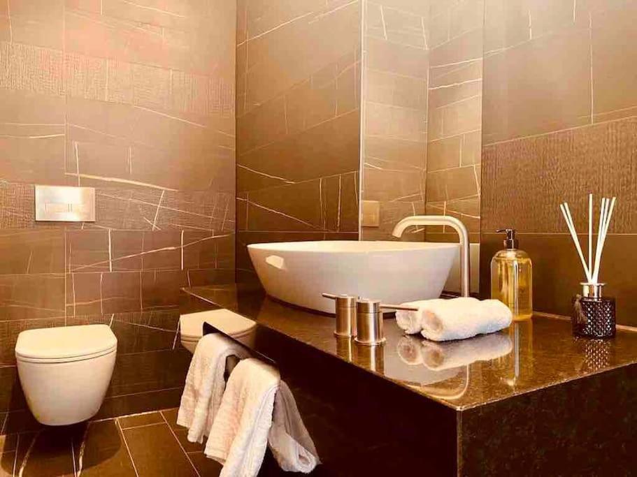 Large 3 Bed 3 Bathrooms Penthouse With Terrace And City Views In Londýn Exteriér fotografie